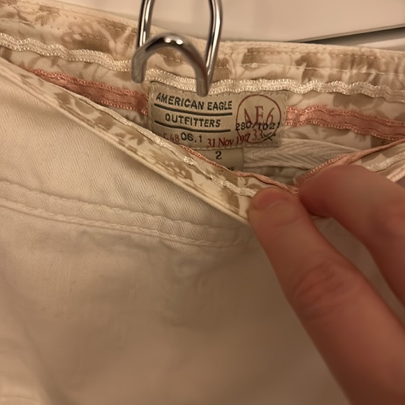 EUC American Eagle pleated cream mini skirt Sz 2 - Picture 3 of 3